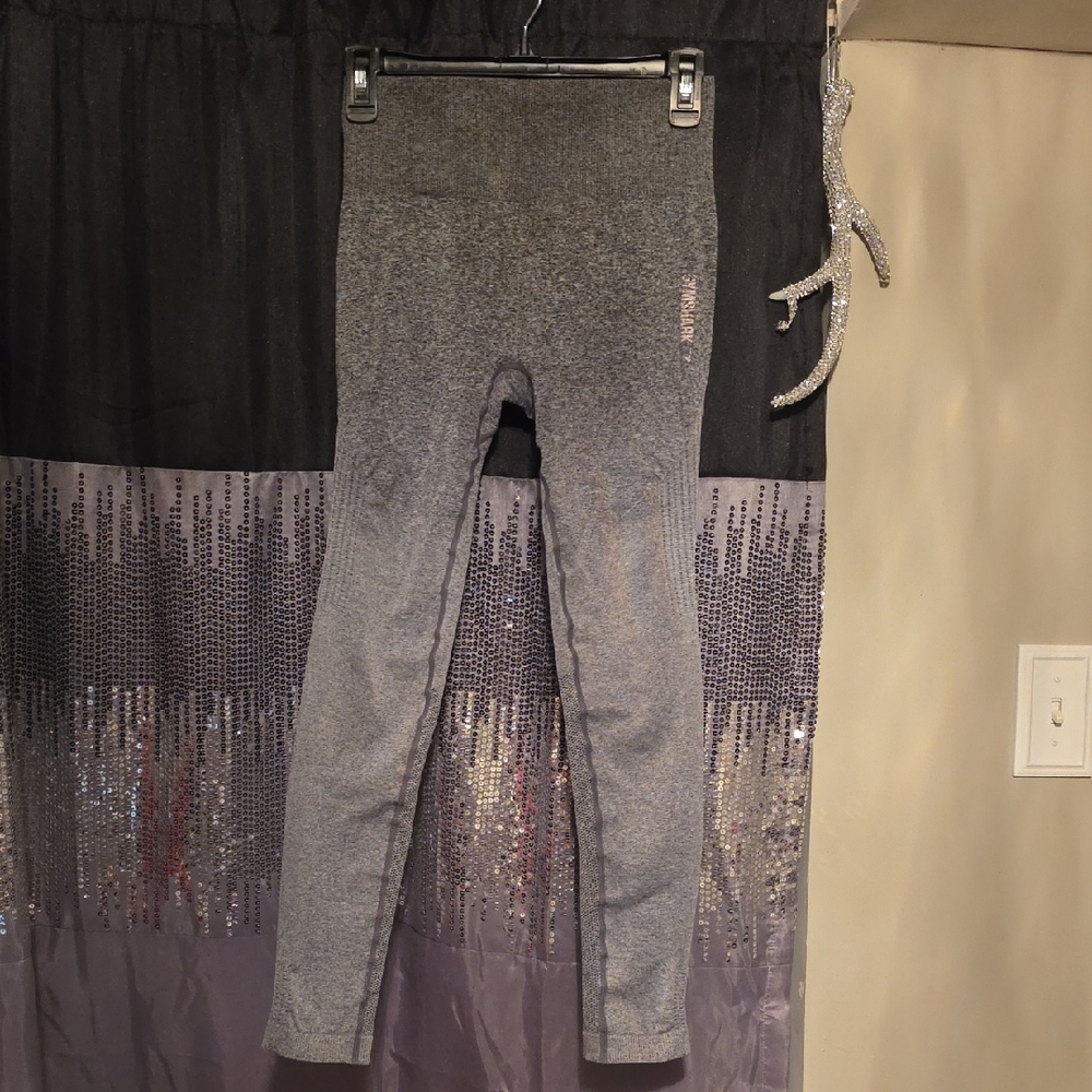 🟣Gymshark Heathered Gray Leggings